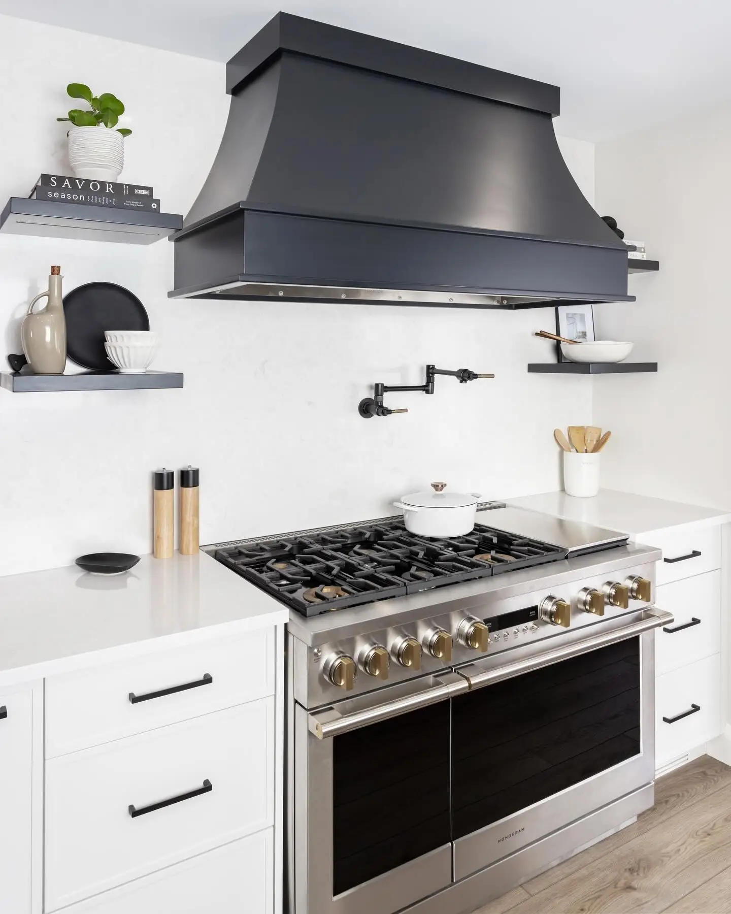 White Oak & Painted Kitchen - Image 1