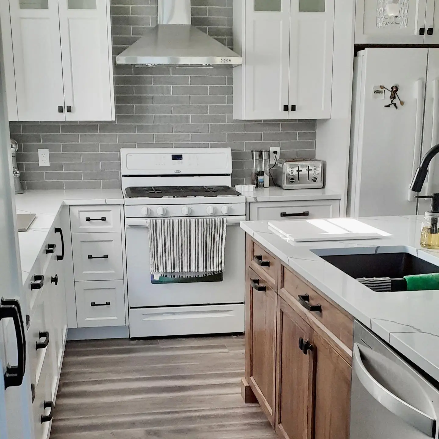 Maple Island Kitchen - Image 2