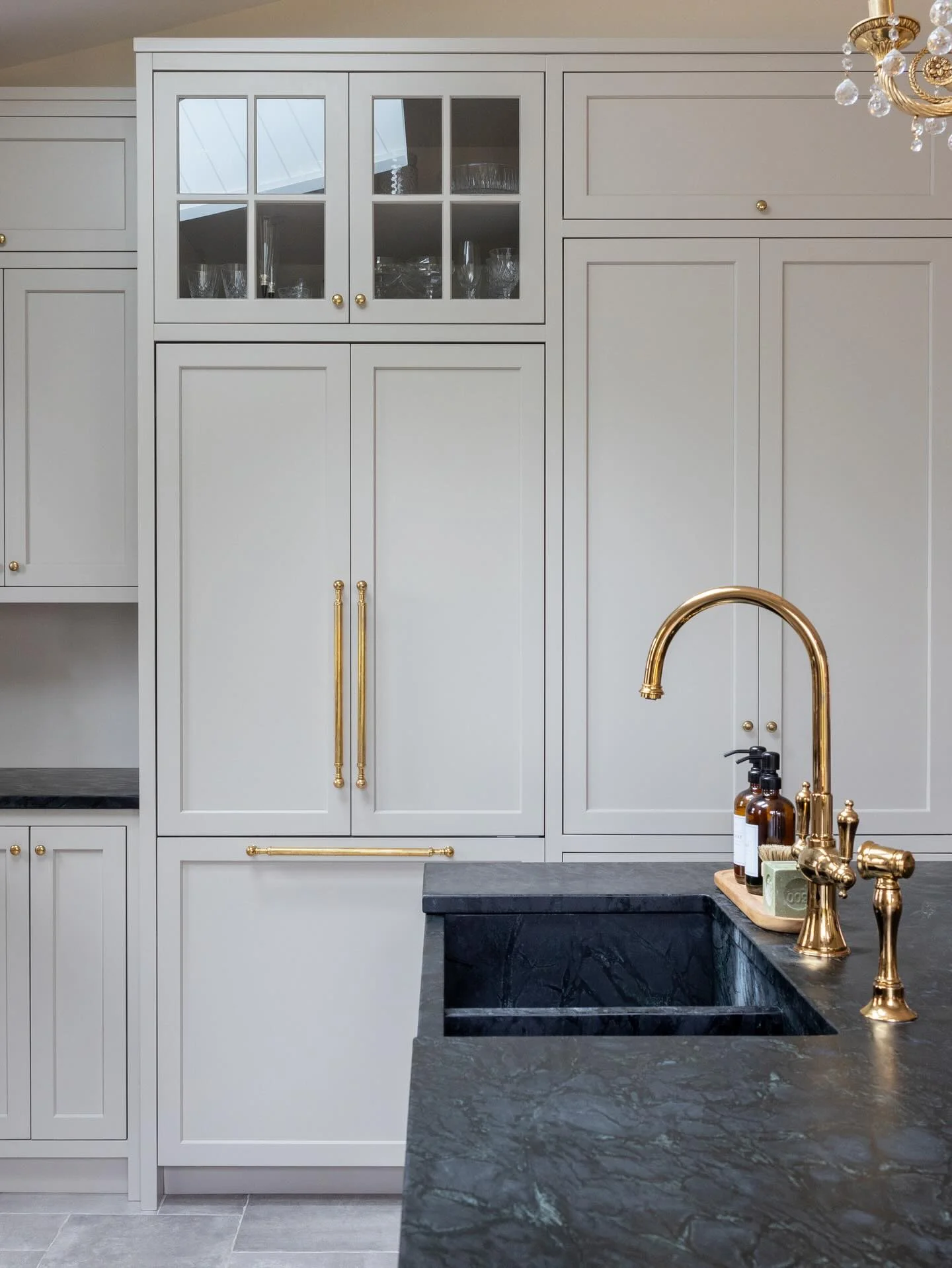 Modern Kitchen - Image 4