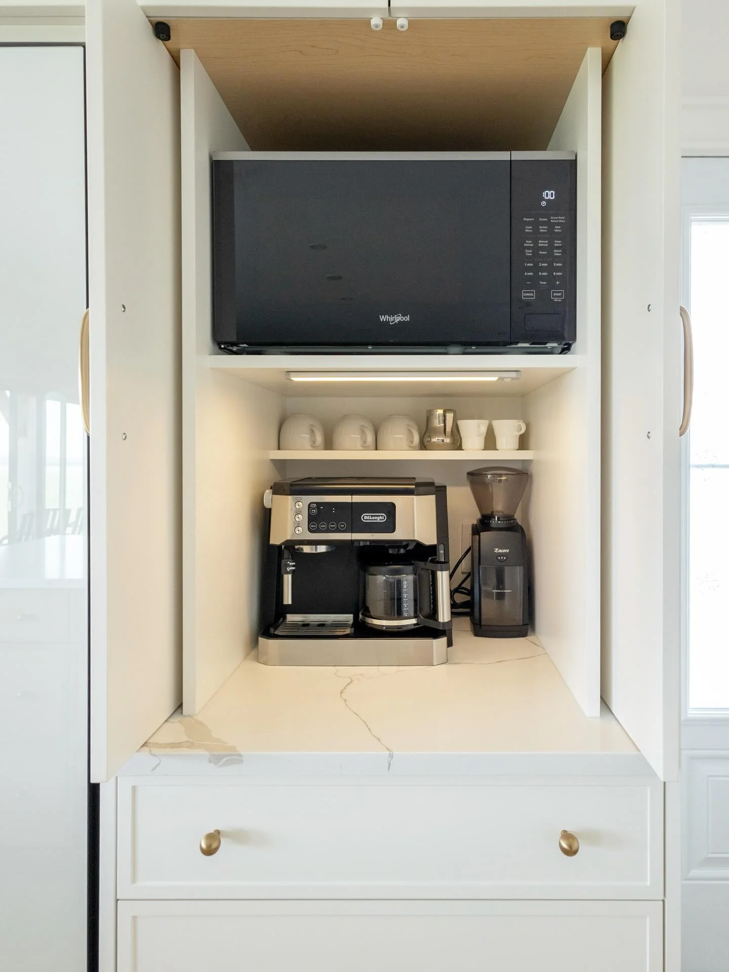 Farmhouse White Oak Island Kitchen - Image 4