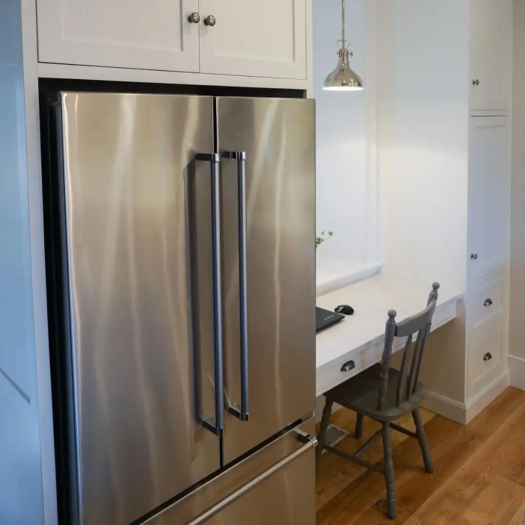 Traditional Island Kitchen - Image 6