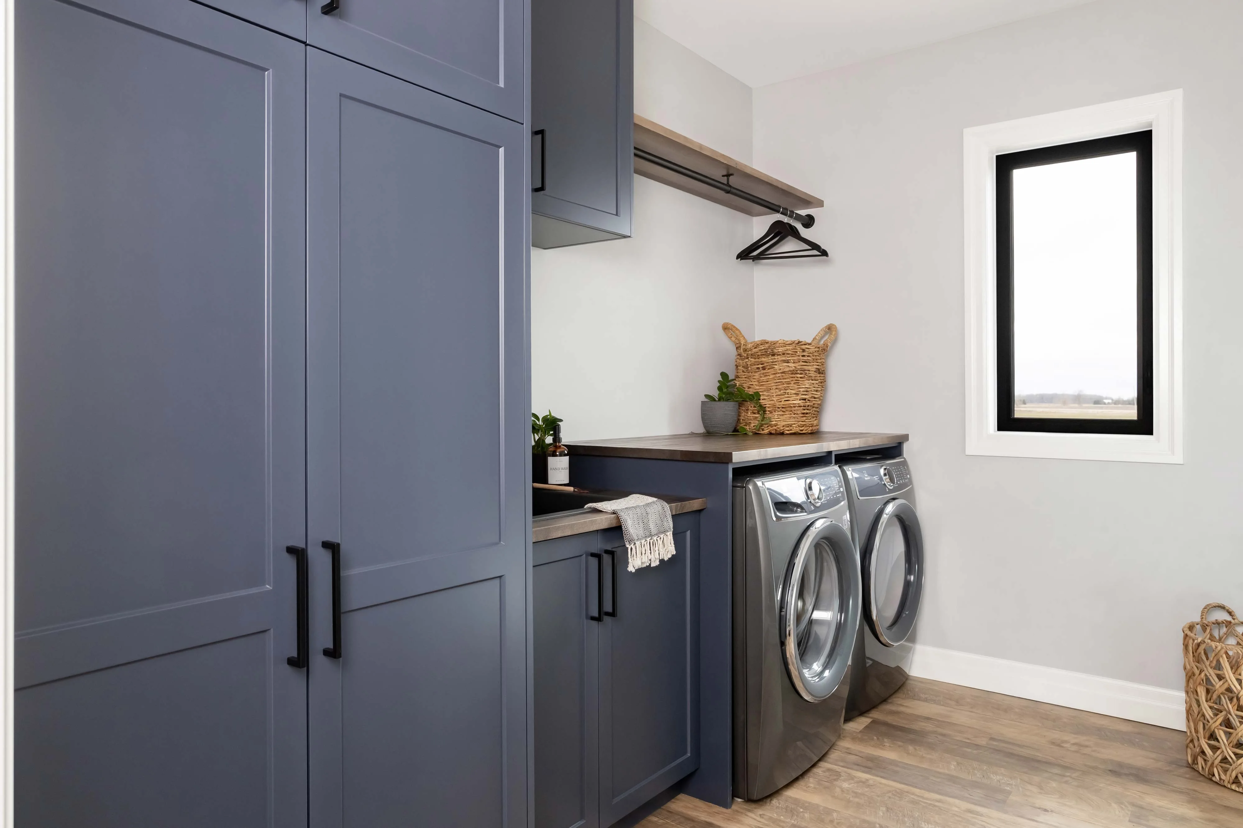 Custom laundry rooms by Heirlooms