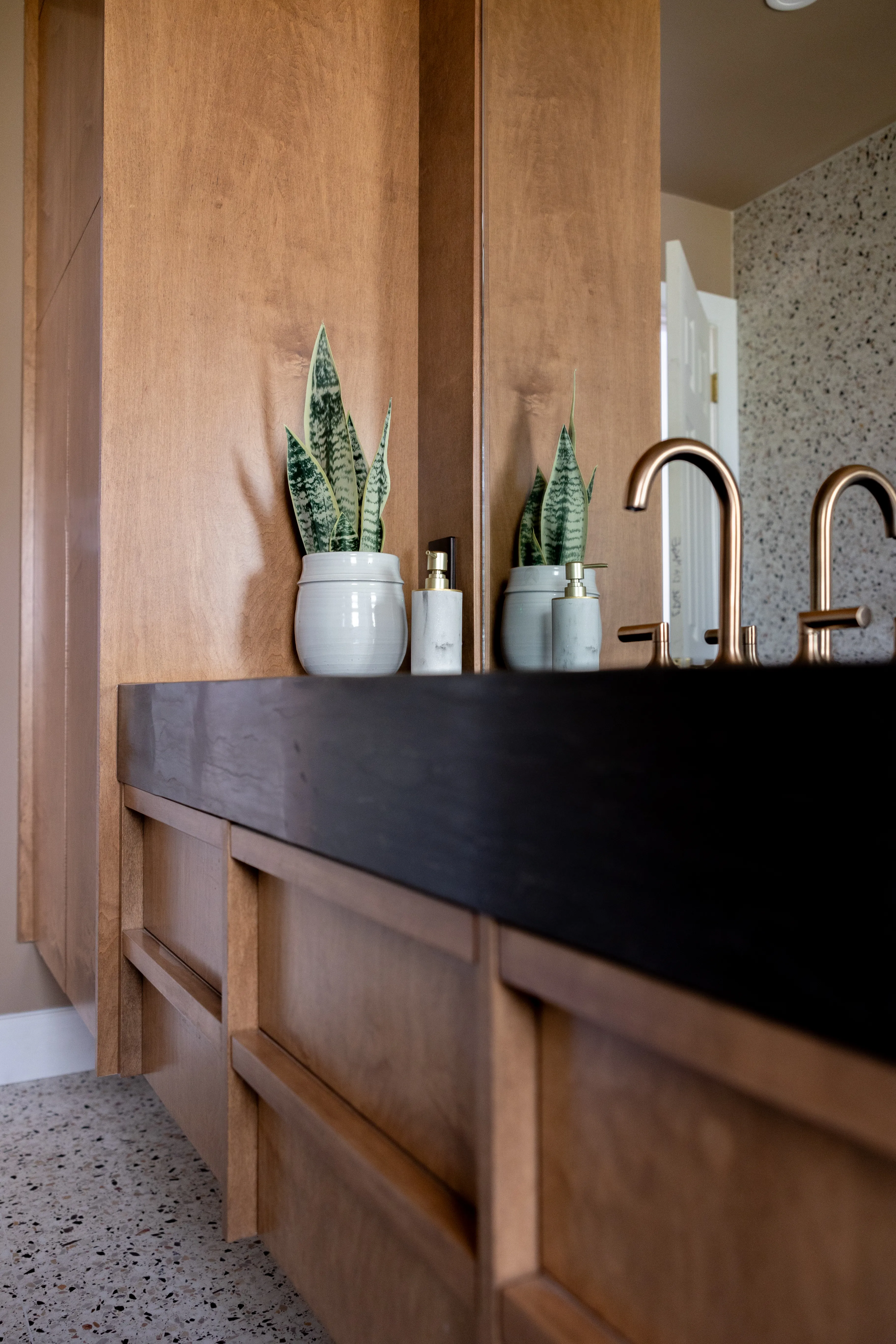 Bathroom & Vanities - Image 13